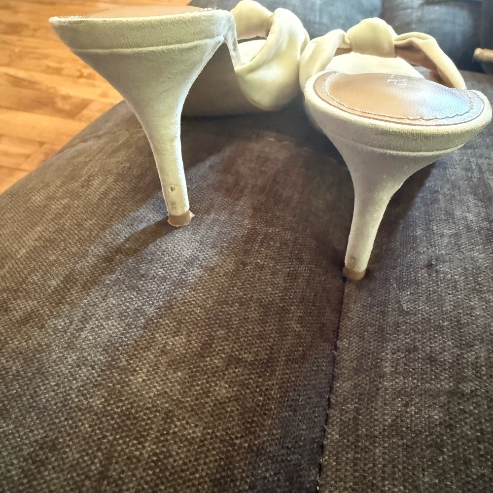 Eva Mendes for New York & Company White Mules with Knotted Detail - Picture 2 of 5